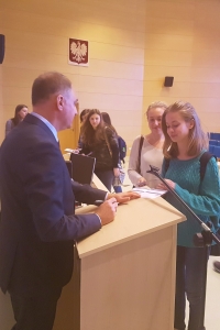 Prawie jak studenci, czyli podpis w indeksie obowiązkowy.